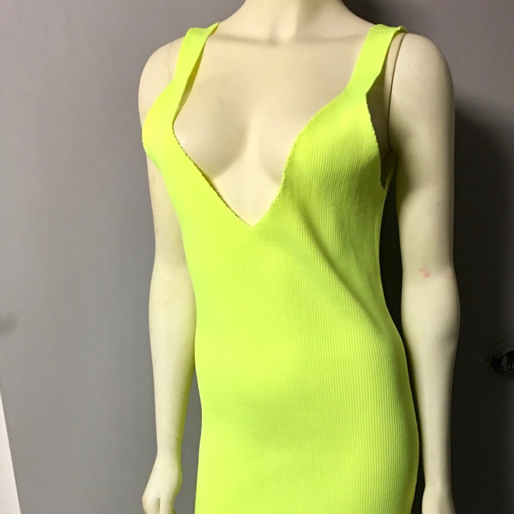 Neon Green Bodycon dress. No size tag but fits a L/Xl body.